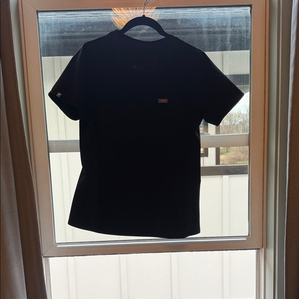 Figs Women’s Black Short Sleeve Tee